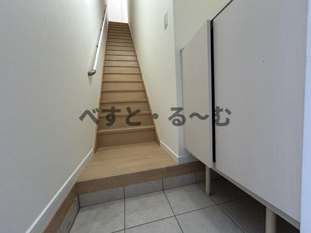 レグルス新明の玄関