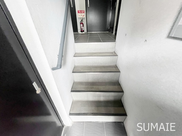 ＣＯＣＯＣＵＢＥＡＫＡＢＡＮＥのロビー|階段です☆