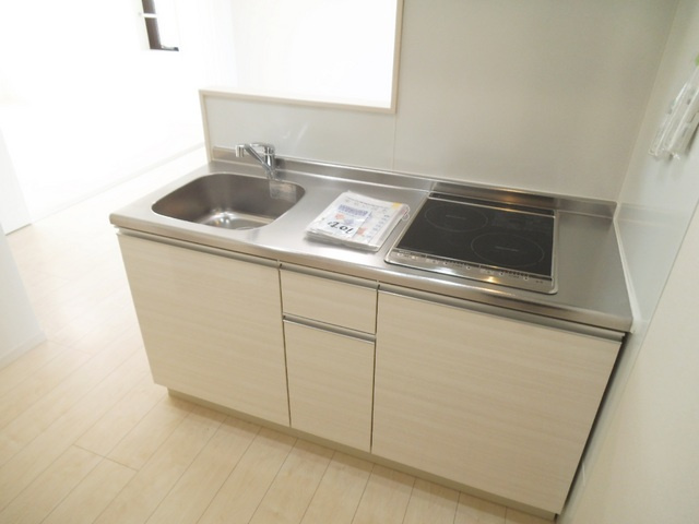 ＣＯＣＯＣＵＢＥＡＫＡＢＡＮＥのキッチン|2口のIHコンロ完備！