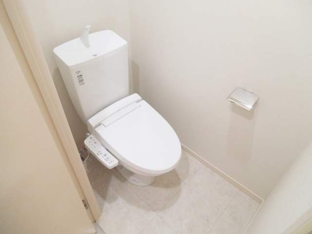 ＣＯＣＯＣＵＢＥＡＫＡＢＡＮＥのトイレ|温水洗浄便座付き！