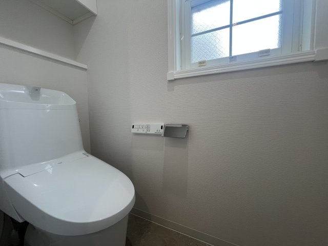 eyeにもniceなGreen's  house◎保土ヶ谷区常盤台中古戸建のトイレ|ゆったりとした空間のトイレです