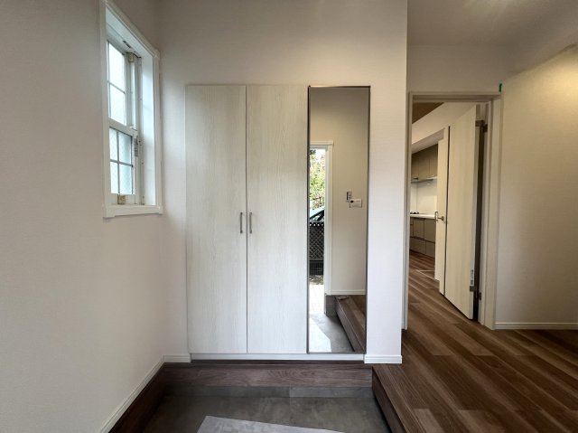 eyeにもniceなGreen's  house◎保土ヶ谷区常盤台中古戸建の玄関|明るい玄関です