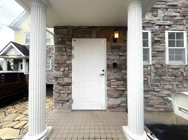 eyeにもniceなGreen's  house◎保土ヶ谷区常盤台中古戸建の玄関|明るい玄関です