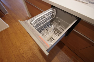 【キッチン】 | 【仲介手数料無料！！】稲城市平尾2丁目　新築戸建て（全13棟）5号棟　4680万円 | ビルトイン食洗機