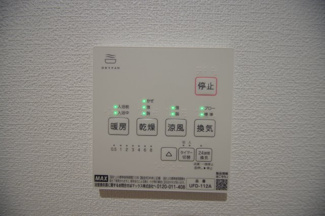 【冷暖房・空調設備】 | 【仲介手数料無料！！】稲城市平尾2丁目　新築戸建て（全13棟）5号棟　4680万円 | 浴室