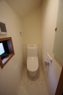 【トイレ】 | 【仲介手数料無料！！】稲城市平尾2丁目　新築戸建て（全13棟）5号棟　4680万円 | 2階トイレ