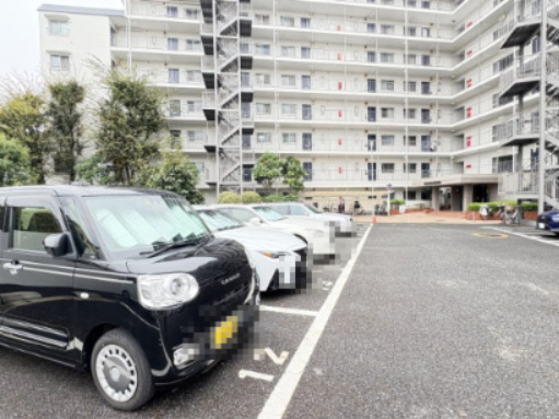 日商岩井竹ノ塚マンションの駐車場