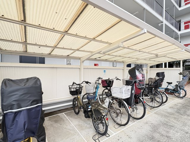 日商岩井竹ノ塚マンションの駐輪場