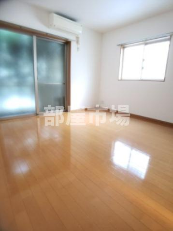 クレール根岸の居間・リビング