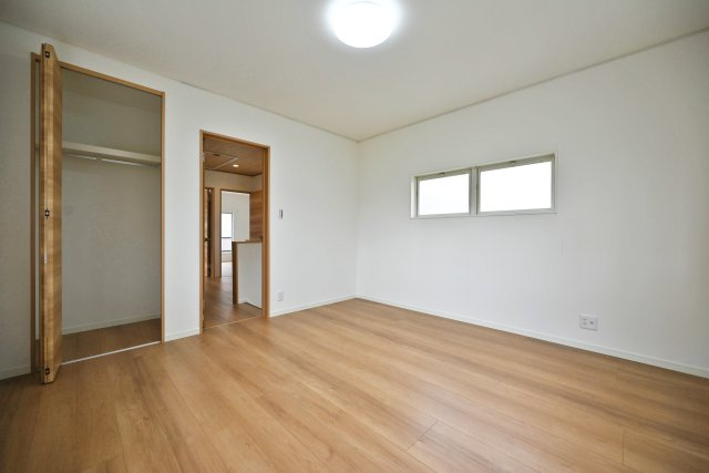 宝塚市今里町中古戸建｜4LDK+駐車1台可の洋室|-洋室8帖(2F)- 