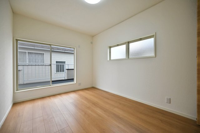 宝塚市今里町中古戸建｜4LDK+駐車1台可の洋室|-洋室5.5帖(2F)- 