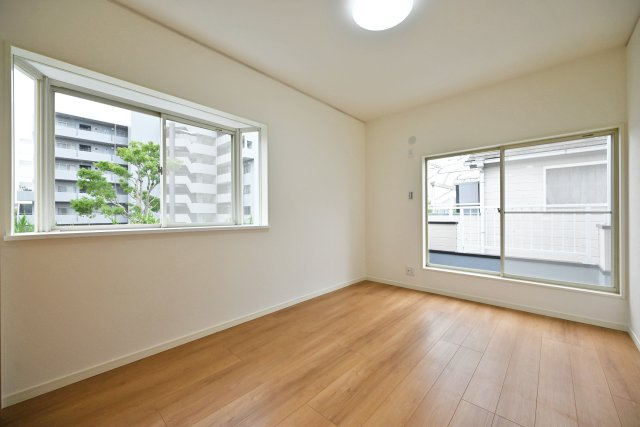 宝塚市今里町中古戸建｜4LDK+駐車1台可の洋室|-洋室5.5帖(2F)- 