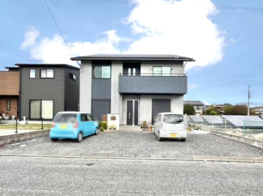 【中古戸建】邑楽郡大泉大字吉田の外観|■外観｜土日のご見学はもちろん、平日・夜間のご案内も大歓迎です♪「今から見たい」や「仕事終わりに見たい」にもご対応できますのでお気軽にお問い合わせください♪