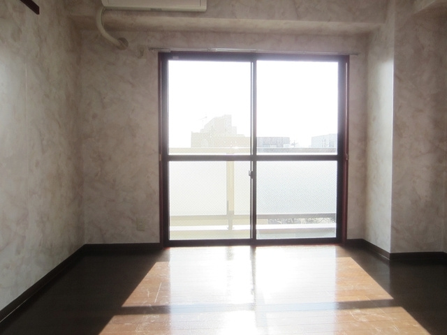 王子北ウイングの居間・リビング|陽当りの良さがよくわかります