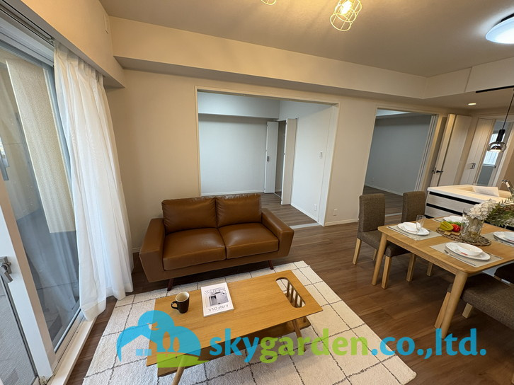 ココタウンヒルトップマリーナの居間・リビング