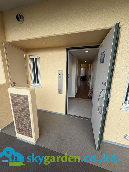 ココタウンヒルトップマリーナの玄関