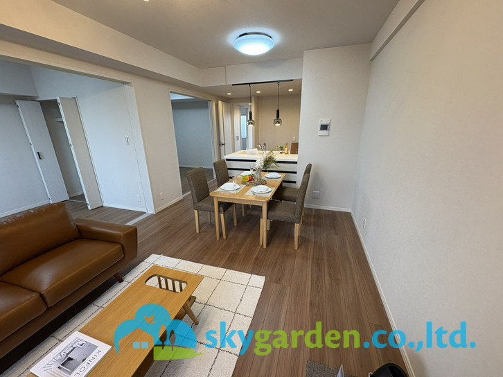 ココタウンヒルトップマリーナの居間・リビング|広々リビング