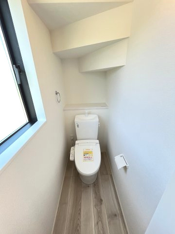 【内装】 | 糟屋郡須恵町旅石27期　1号棟（全1棟）【仲介手数料無料・0円】 | 施工例。1階のトイレです。施工例は完成時と異なる場合があります。