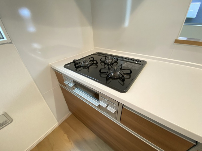 【キッチン】 | 糟屋郡須恵町旅石27期　1号棟（全1棟）【仲介手数料無料・0円】 | 施工例。施工例は完成時と異なる場合があります。