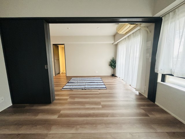 中頭郡北谷町北谷２丁目の中古マンションの洋室