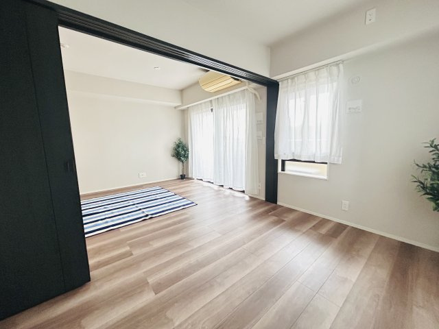 中頭郡北谷町北谷２丁目の中古マンションの洋室