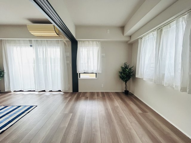 中頭郡北谷町北谷２丁目の中古マンションの洋室