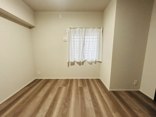 中頭郡北谷町北谷２丁目の中古マンションの洋室