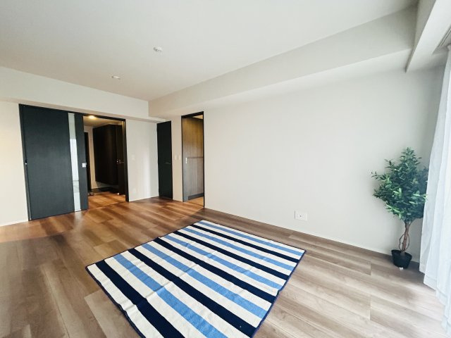 中頭郡北谷町北谷２丁目の中古マンションの居間・リビング