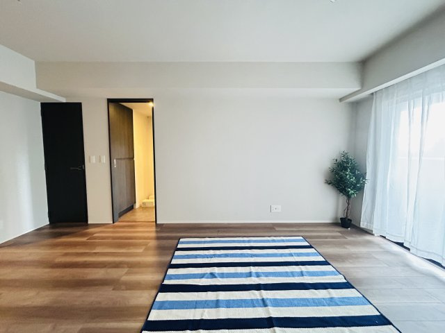 中頭郡北谷町北谷２丁目の中古マンションの居間・リビング