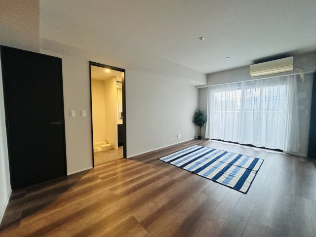 中頭郡北谷町北谷２丁目の中古マンションの居間・リビング