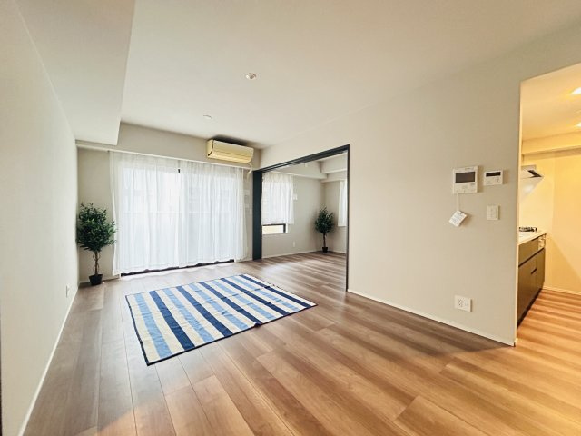 中頭郡北谷町北谷２丁目の中古マンションの居間・リビング