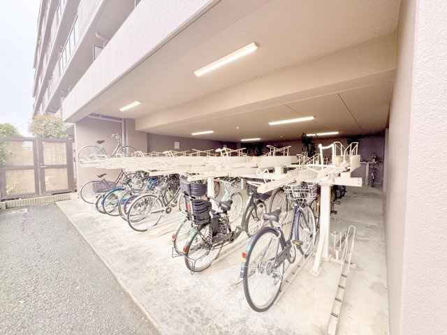 レクセルガーデン谷塚の駐輪場