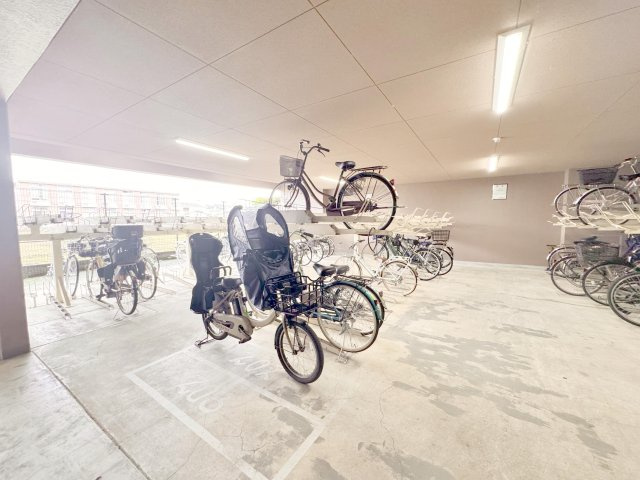 レクセルガーデン谷塚の駐輪場