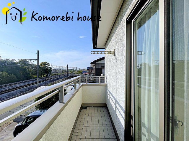鴻巣市榎戸1丁目　中古一戸建てのバルコニー|外からの目が気にならないバルコニーで洗濯物が干せます