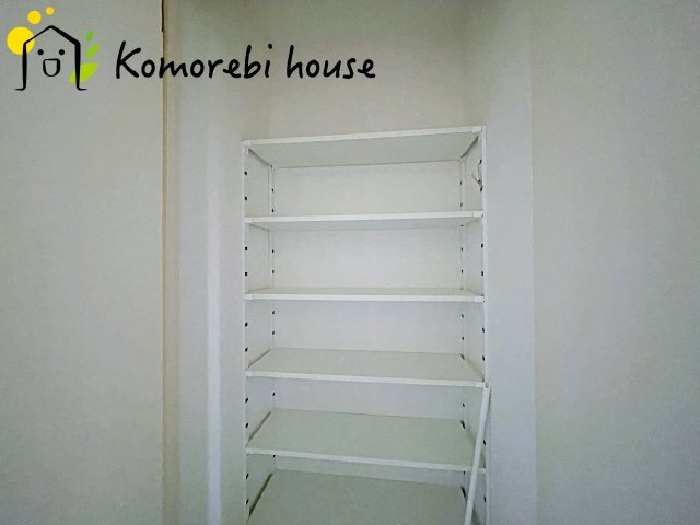 鴻巣市榎戸1丁目　中古一戸建ての収納|小物を収納するのに便利です
