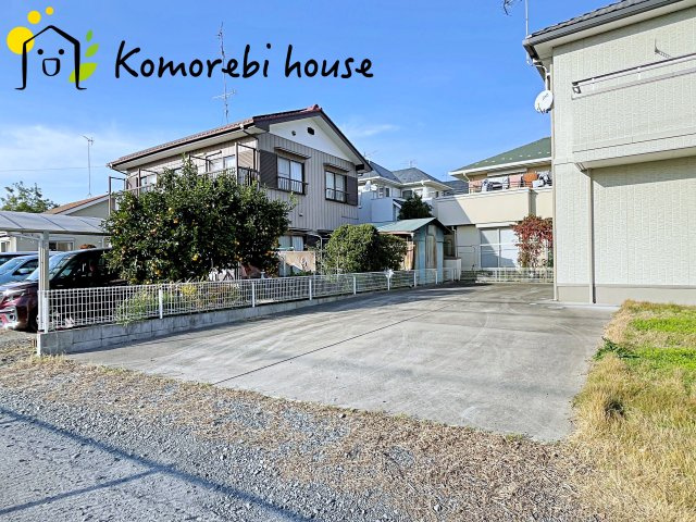 鴻巣市榎戸1丁目　中古一戸建ての駐車場|駐車場に車を止められます