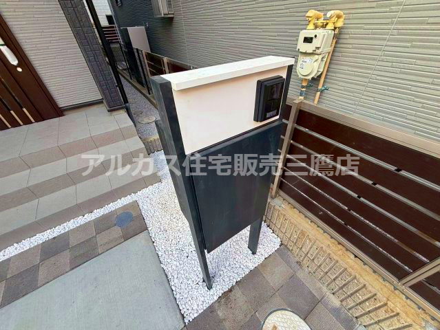 調布市深大寺東町６丁目 京王線 調布駅  新築戸建のエントランス