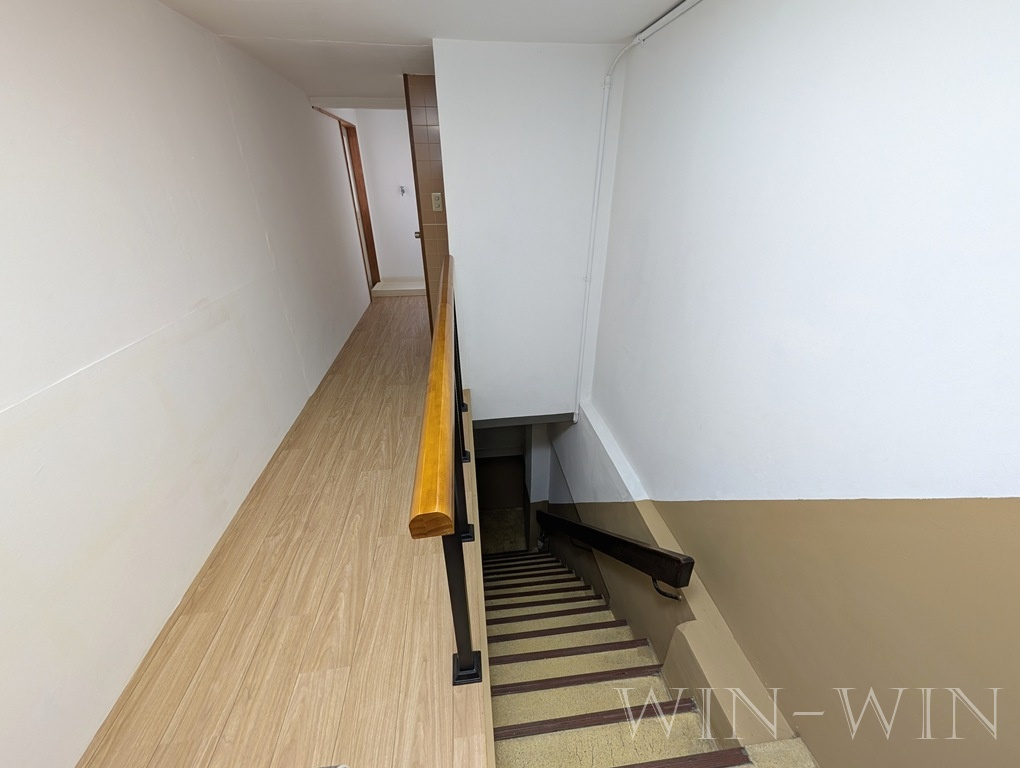 アルプスビルの玄関