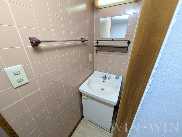 アルプスビルの洗面所