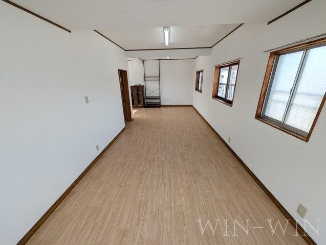 アルプスビルの居間・リビング