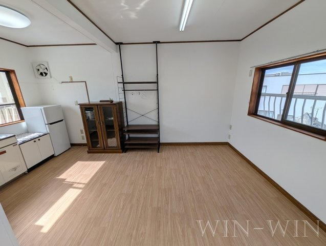 アルプスビルの居間・リビング