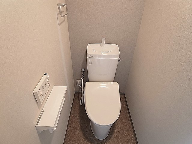 KUSABAマンションのトイレ|温水洗浄便座付きのトイレ