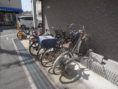 【その他共用部分】 | KUSABAマンション | 敷地内の駐輪スペースも有り（原付OK）