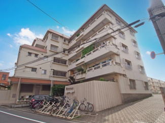 【外観】 | モダンでスタイリッシュな印象を与えるグレーを基調とした外観。