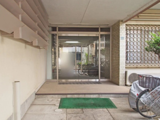 【その他共用部分】 | 清潔感と歓迎感があるエントランスホールとなります。