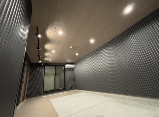 LX　Baseの駐車場