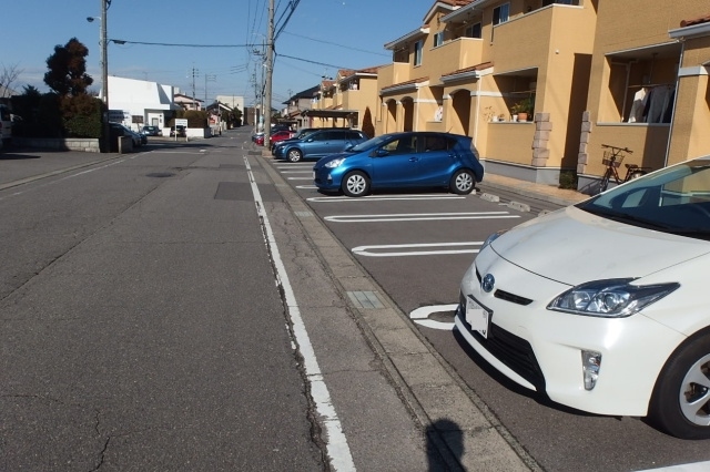 グリーンシティ竜美Bの駐車場