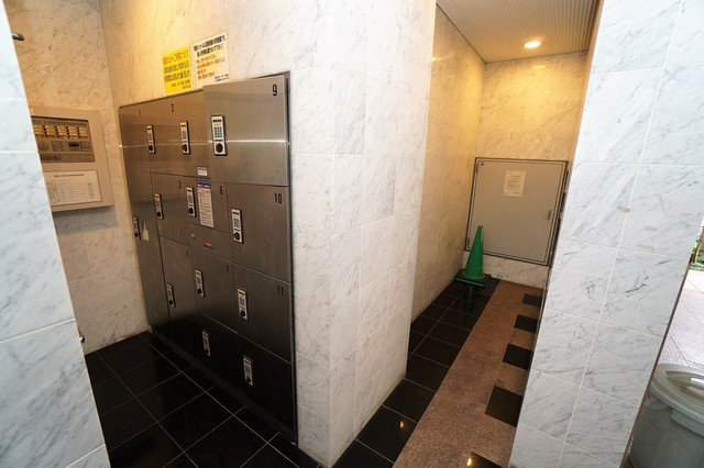 調布市国領町１丁目の賃貸マンションのロビー