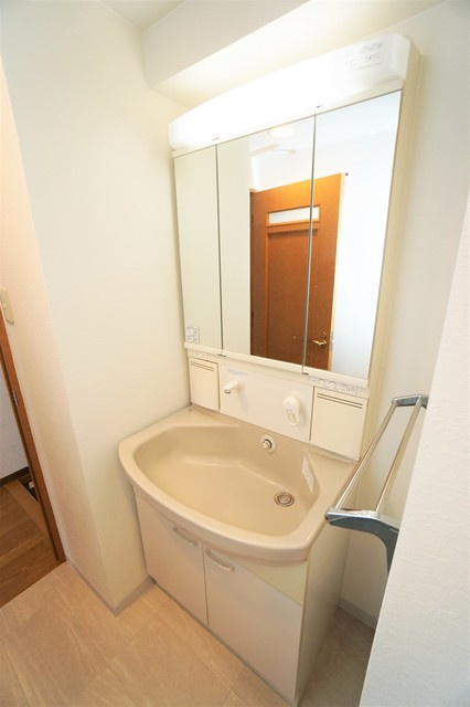 調布市国領町１丁目の賃貸マンションの洗面所|別部屋参考写真