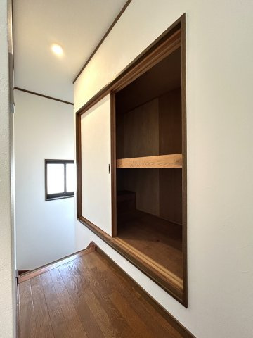 高知市朝倉乙　中古戸建ての収納|２階廊下収納